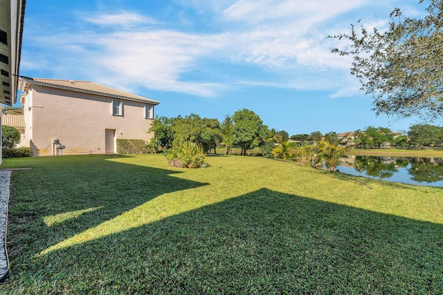 view of yard featuring a water view