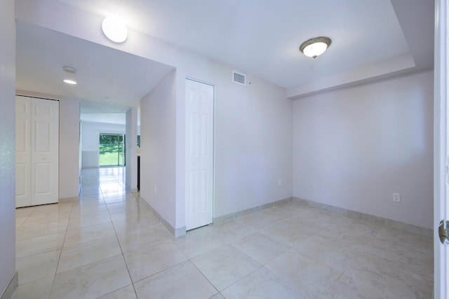 empty room featuring light tile patterned flooring