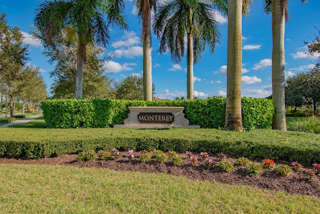 community sign with a yard