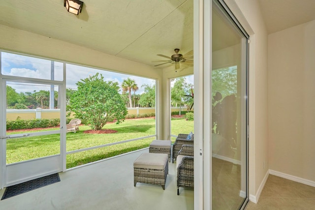 sunroom with ceiling fan