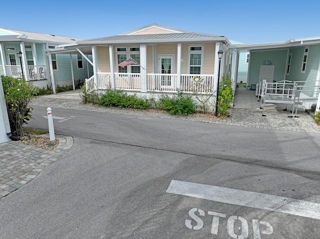 view of front of house featuring covered porch