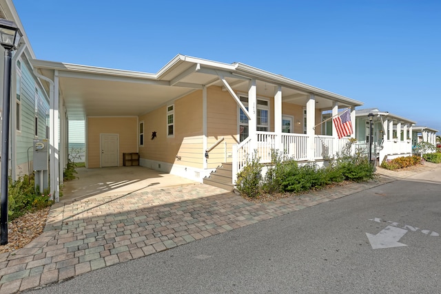 view of front of home featuring a porch and a carport