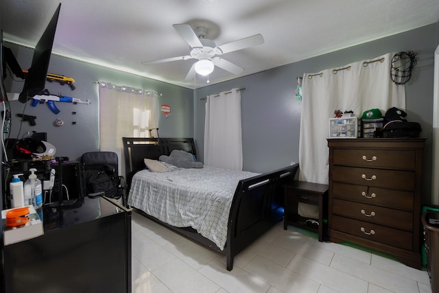 bedroom featuring ceiling fan