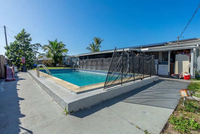 view of swimming pool