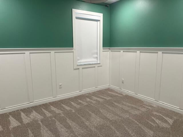 spare room with carpet flooring