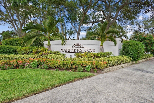 view of community / neighborhood sign