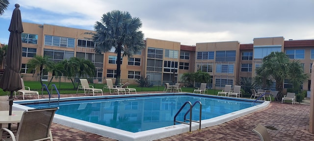 view of swimming pool