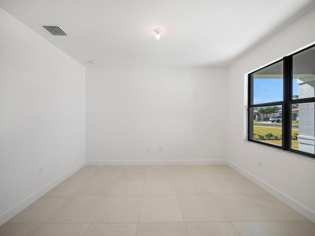 empty room featuring light tile patterned flooring