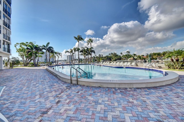 view of swimming pool