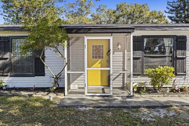 view of front of property with a garage and a front yard