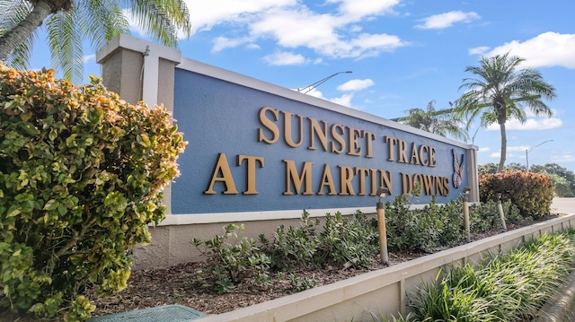 view of community / neighborhood sign