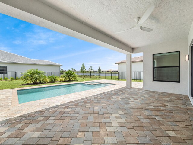 11282 SW Sea Cove Ln, Port Saint Lucie, FL 34987 - view of swimming pool with ceiling fan, a fenced backyard, a patio, and a pool with connected hot tub