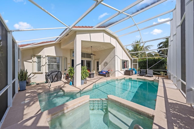 view of swimming pool featuring an in ground hot tub, a lanai, a patio, and ceiling fan