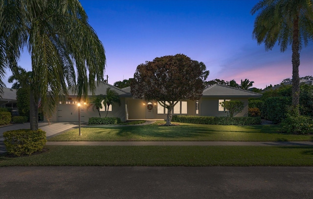 view of front of home featuring a lawn