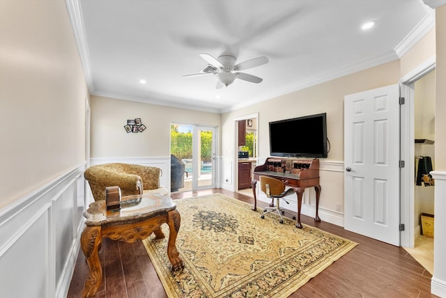 living area featuring crown molding, hardwood / wood-style floors, and ceiling fan