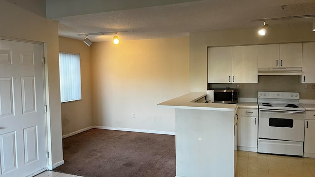 kitchen with kitchen peninsula, rail lighting, a textured ceiling, light colored carpet, and electric range