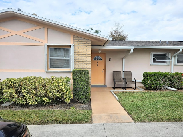 view of front of home with a front yard