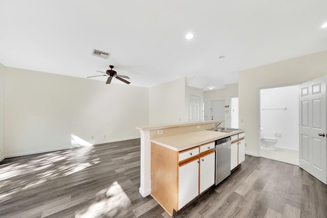 kitchen featuring stainless steel dishwasher, ceiling fan, wood-type flooring, and an island with sink