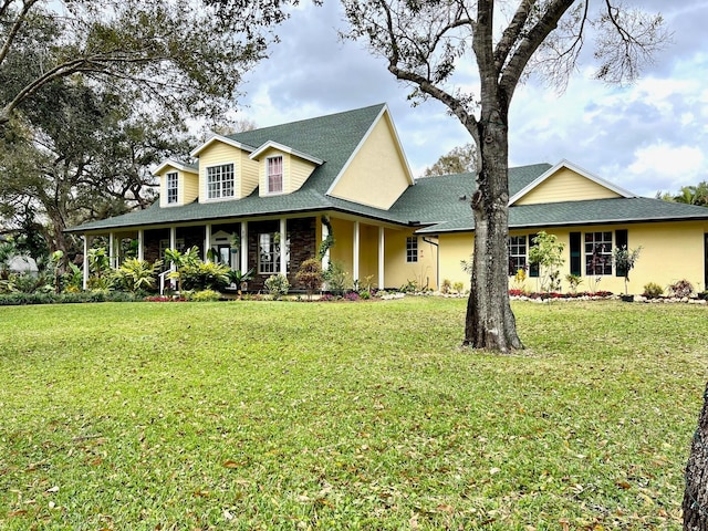 farmhouse inspired home featuring a front lawn