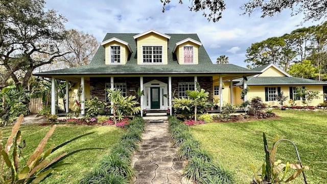 view of front of property with a front yard