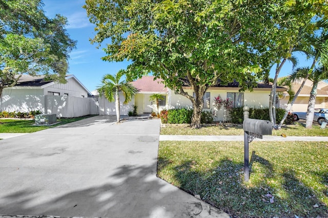 ranch-style house featuring a front lawn