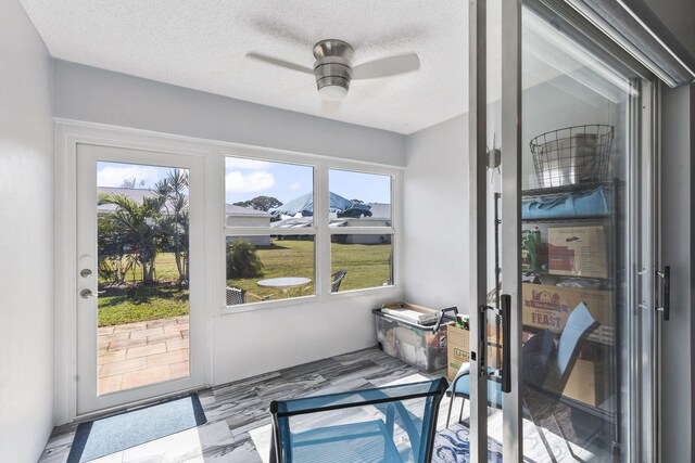 sunroom with ceiling fan