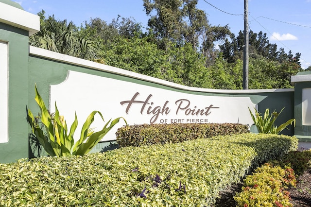 view of community / neighborhood sign