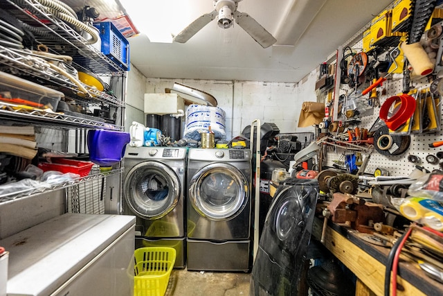 laundry room featuring a workshop area, ceiling fan, and washing machine and dryer