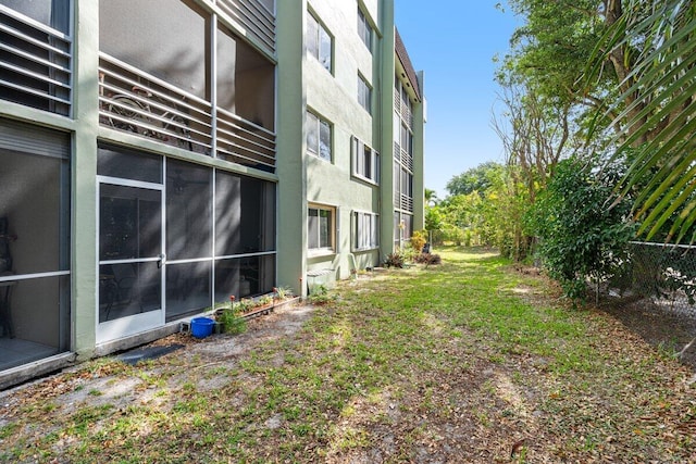1638 Embassy Dr Unit 103, West Palm Beach, FL 33401 - view of yard with fence