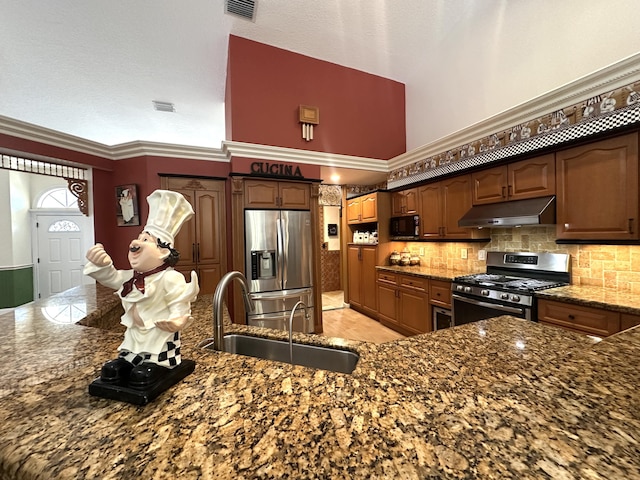 17976 88th Rd N, Loxahatchee, FL 33470 - kitchen with appliances with stainless steel finishes, under cabinet range hood, a sink, dark stone counters, and backsplash