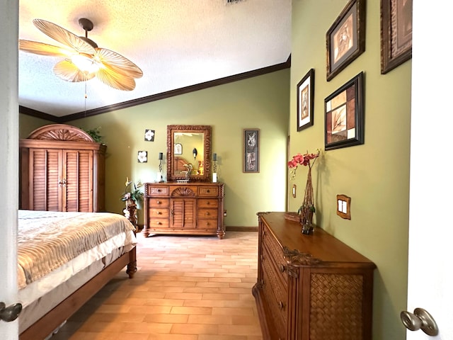 bedroom with lofted ceiling, crown molding, ceiling fan, a textured ceiling, and light hardwood / wood-style floors