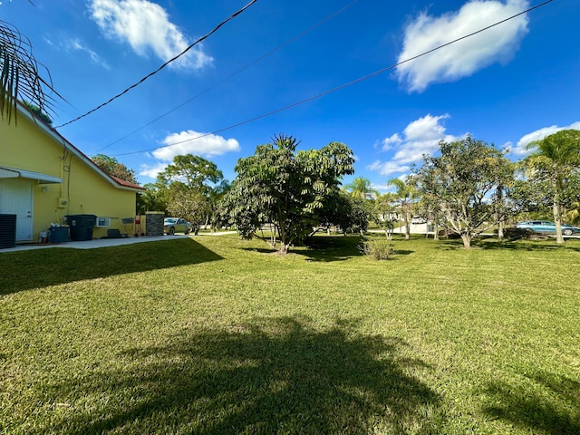 17976 88th Rd N, Loxahatchee, FL 33470 - view of grassy yard featuring central air condition unit