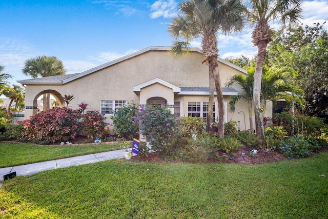 view of front of property with a front yard