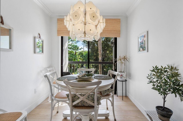 dining room with ornamental molding and a notable chandelier