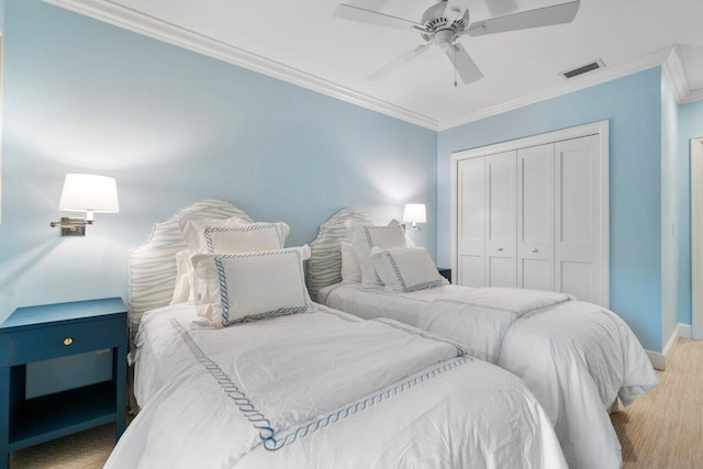 bedroom featuring crown molding, ceiling fan, and a closet