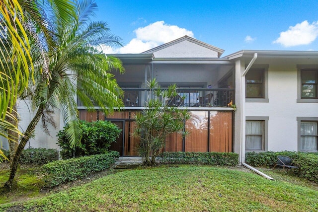 view of front of property with a front yard