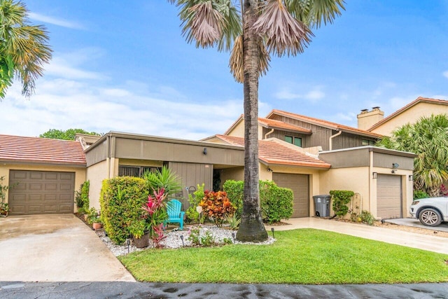 view of front of property featuring a front yard