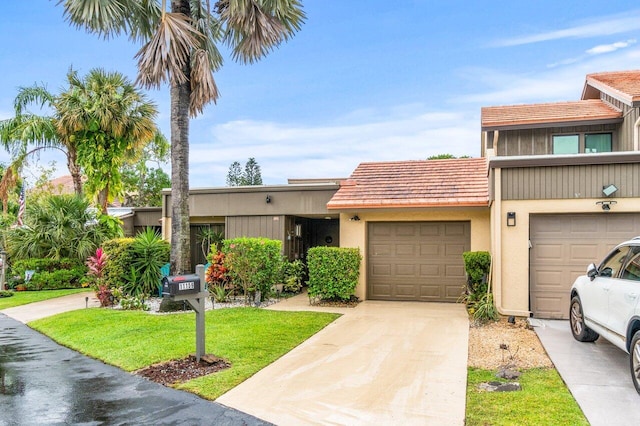 view of front facade featuring a front yard and a garage