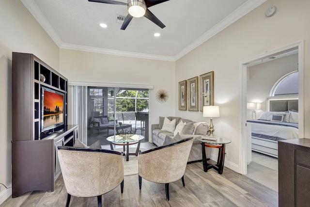 living room featuring ceiling fan and crown molding