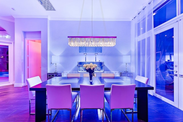 dining area featuring ornamental molding, visible vents, baseboards, and wood finished floors