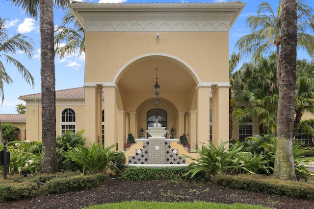 entrance to property with stucco siding