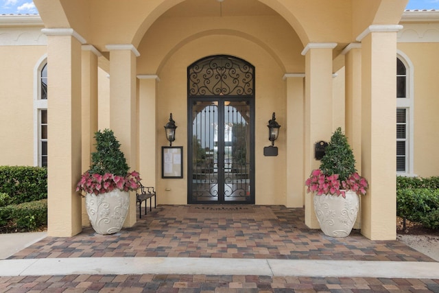 property entrance with stucco siding