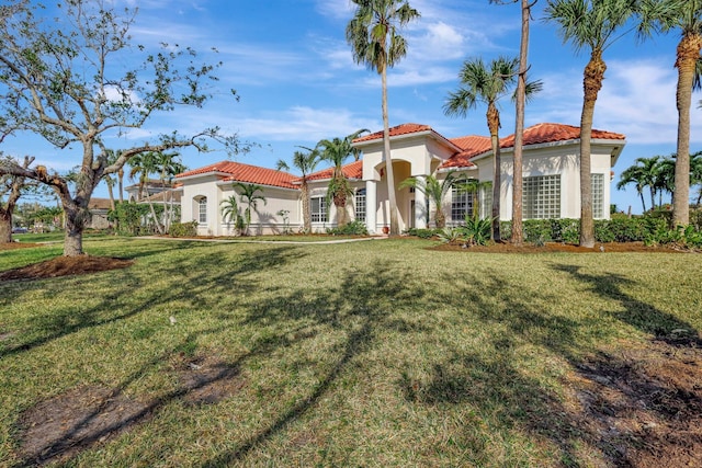 view of front of house featuring a front yard