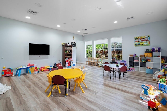 rec room featuring light hardwood / wood-style floors