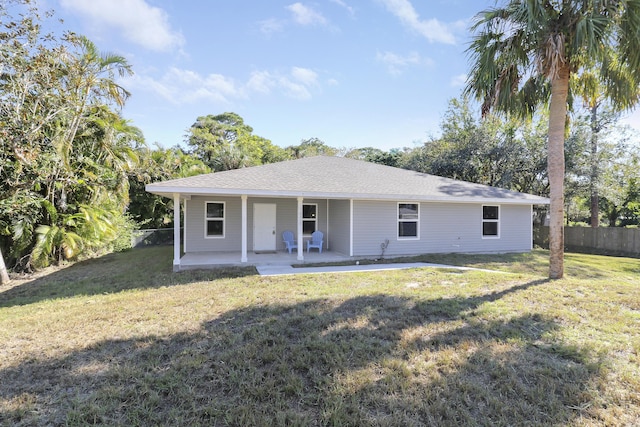 view of front of home with a front lawn