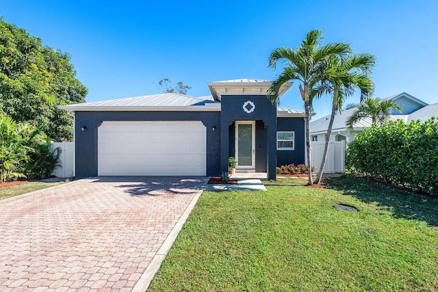 view of front of property featuring a front yard and a garage