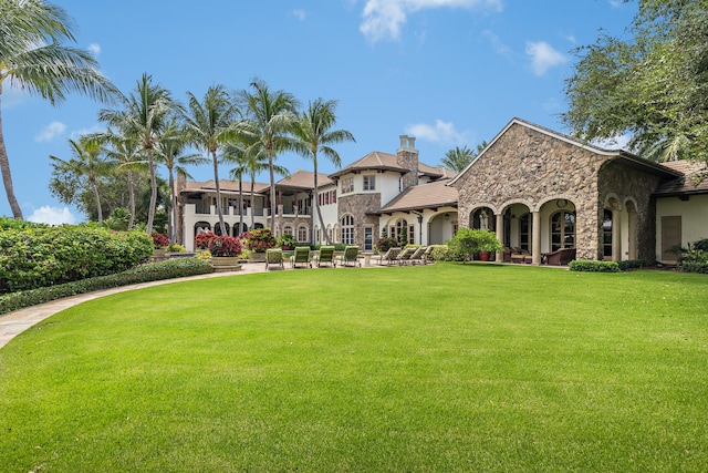 view of front facade featuring a front lawn