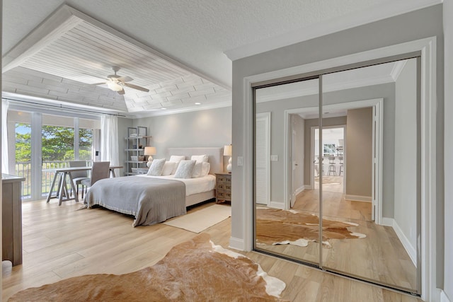 bedroom with ceiling fan, a closet, light hardwood / wood-style flooring, and multiple windows