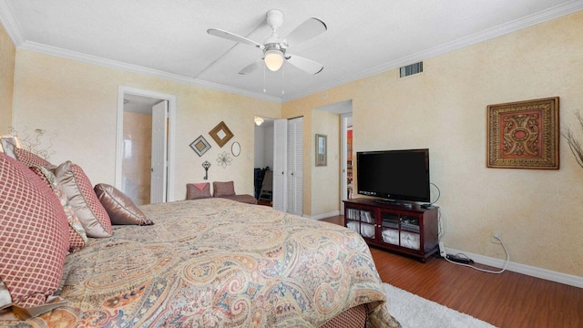 bedroom with ceiling fan, crown molding, and dark hardwood / wood-style floors