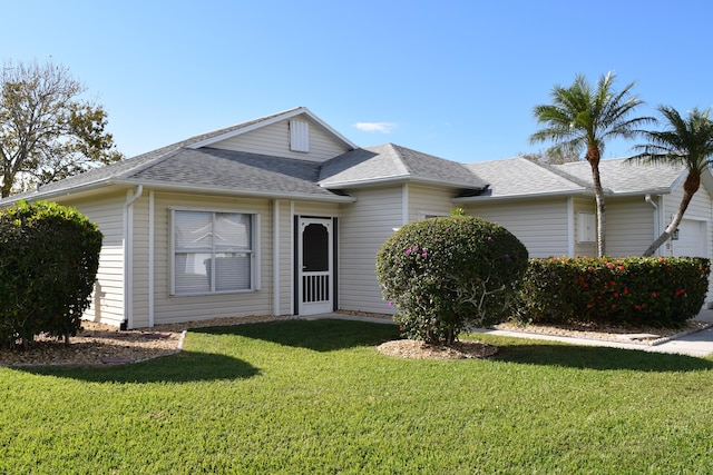 view of front facade featuring a front yard